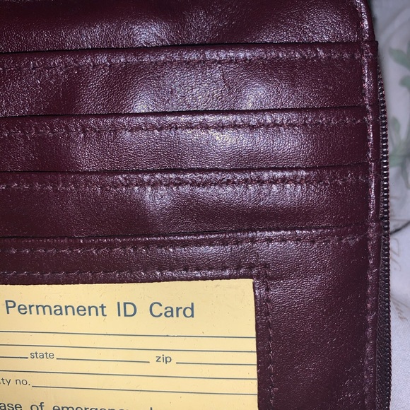 NWOT 4/30 Minimalism Leather Burgundy Side Bag✨ - Picture 3 of 8